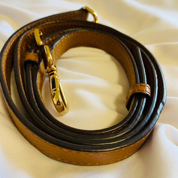 ❌SOLD❌Michael Kors Leather Tassel Crossbody Bag - Picture 4 of 7